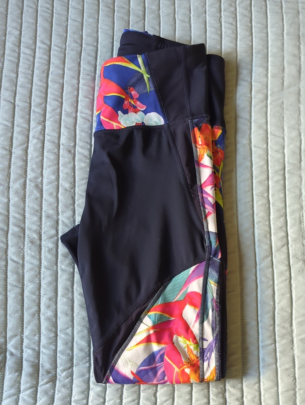 Athleta Tropical Precision High Rise 7/8 Tights Leggings Navy Floral Mesh M